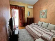 Izdavanje, dvosoban stan, 75m², Centar, Bar - image 1