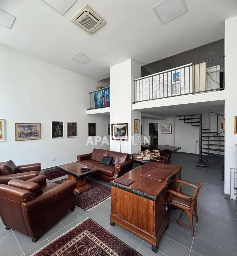 Izdavanje, poslovni prostor, 382m², Stari Grad, Beograd