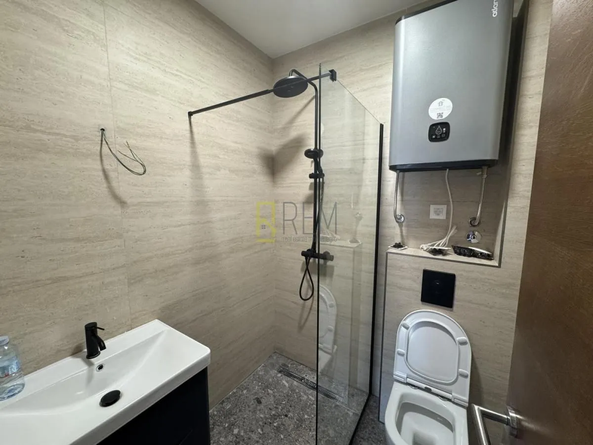 Izdavanje, trosoban stan, 82m², Vezirov Most, Podgorica