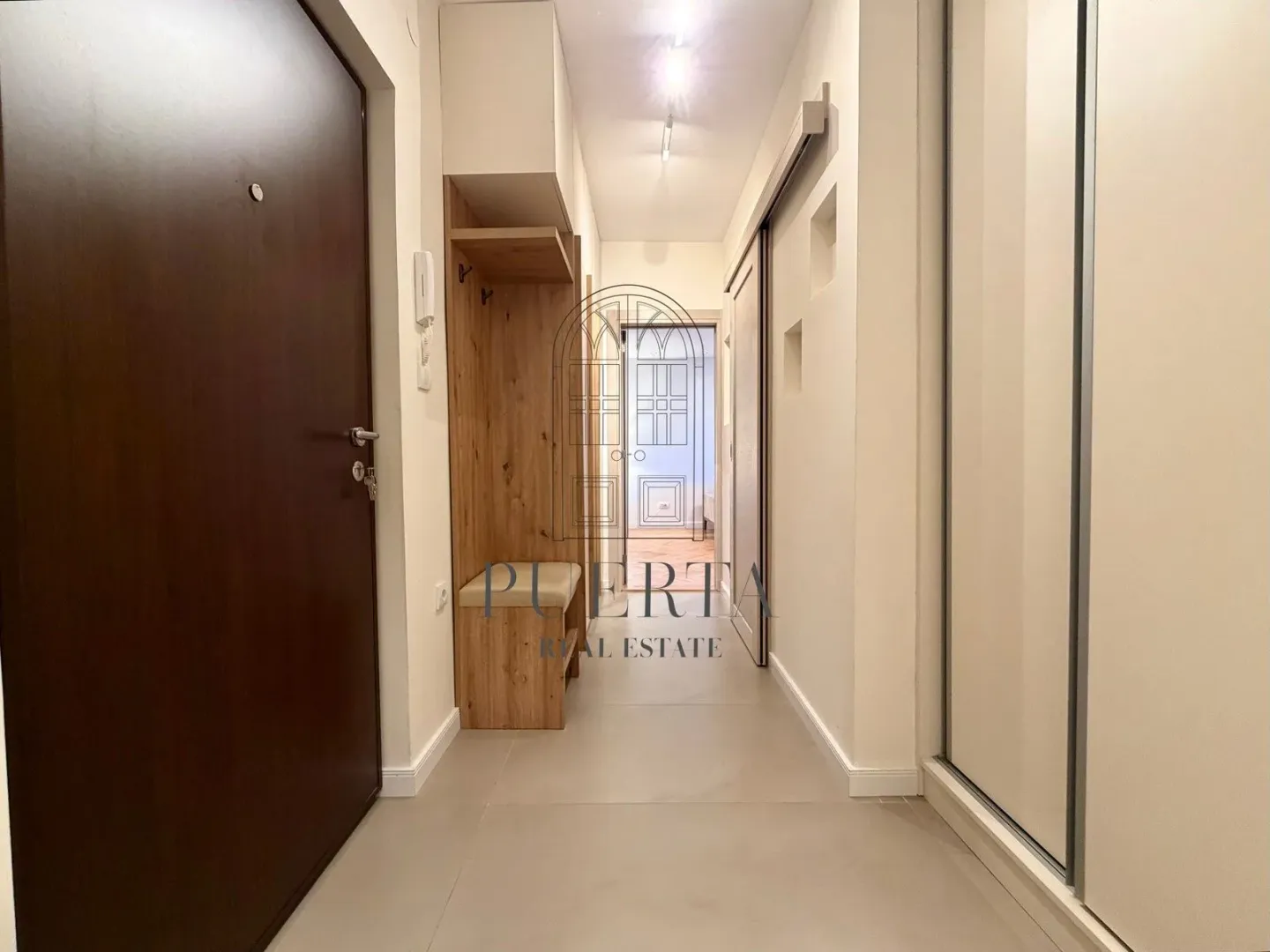 Prodaja, dvosoban stan, 72m², Baston, Podgorica
