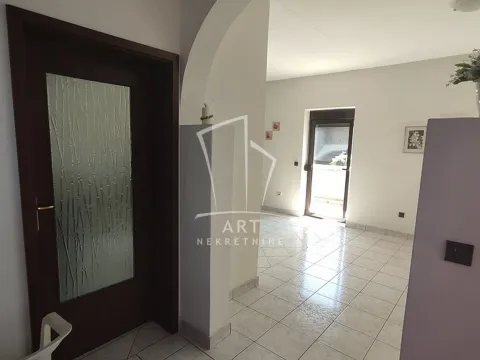 Prodaja, kuća, 221m², Jajinci, Voždovac Sve Podlokacije - image 5