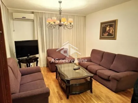 Izdavanje, četvorosoban stan, 105m², Vračar Sve Podlokacije, Beograd