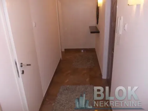 Rent, three bedroom apartment, 90m², Blok 5, Podgorica - image 9