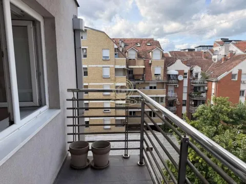 Izdavanje, trosoban stan, 80m², Centar, Novi Sad - image 9