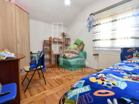 Izdavanje, kuća, 500m², Tološi, Podgorica - image 16