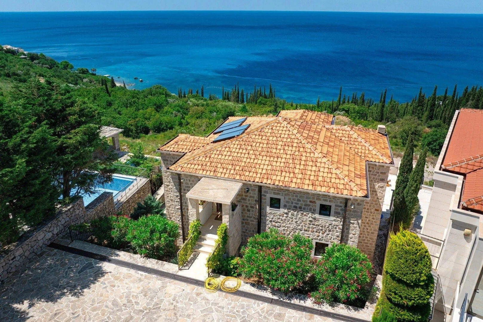 Sale, house, 374m², Drobni pijesak, Budva