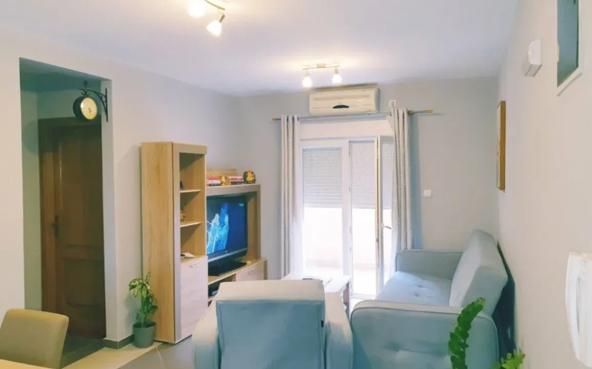 Izdavanje, dvosoban stan, 54m², Kalimanj, Tivat