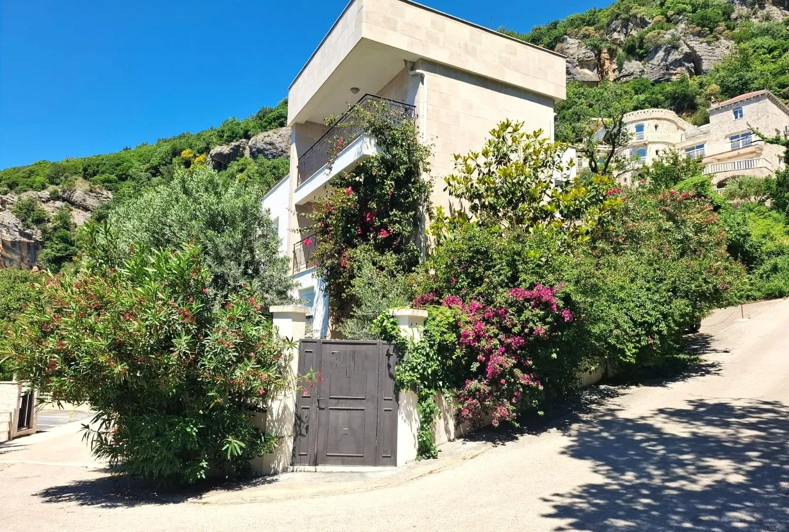 Sale, house, 380m², Perazića do, Budva