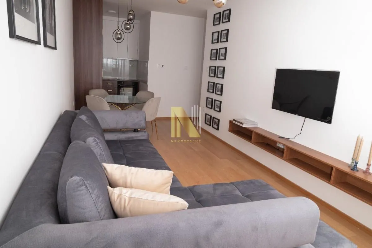 Izdavanje, dvosoban stan, 47m², Centar, Novi Sad
