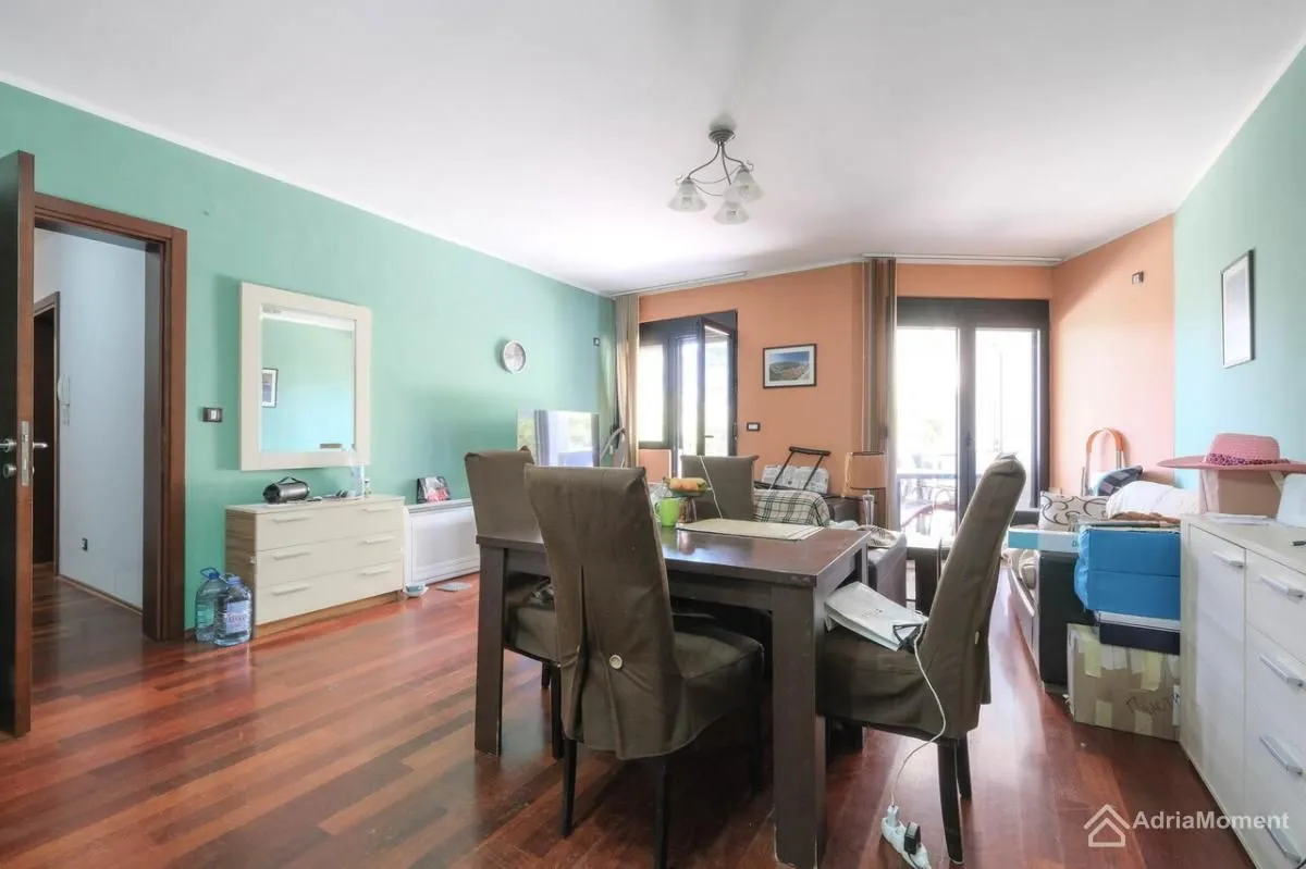 Sale, two bedroom apartment, 85m², Dobrota, Kotor