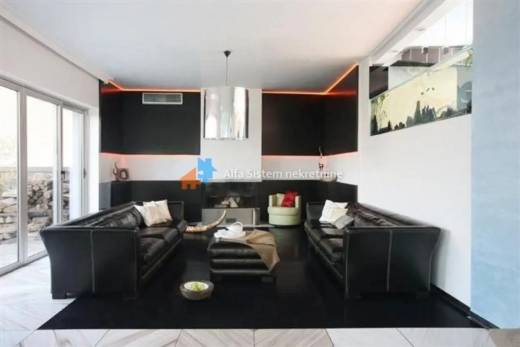 Rent, house, 365m², Uciteljsko Naselje, Zvezdara Sve Podlokacije