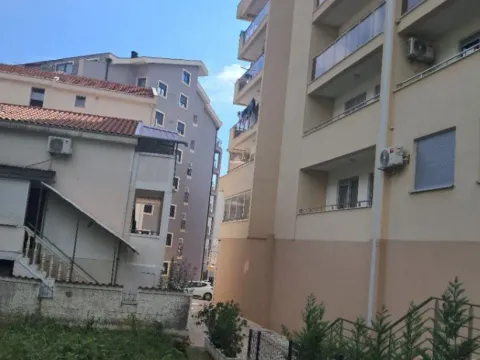 Rent, two bedroom apartment, 40m², Podkošljun, Budva
