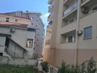 Izdavanje, dvosoban stan, 40m², Podkošljun, Budva - image 1