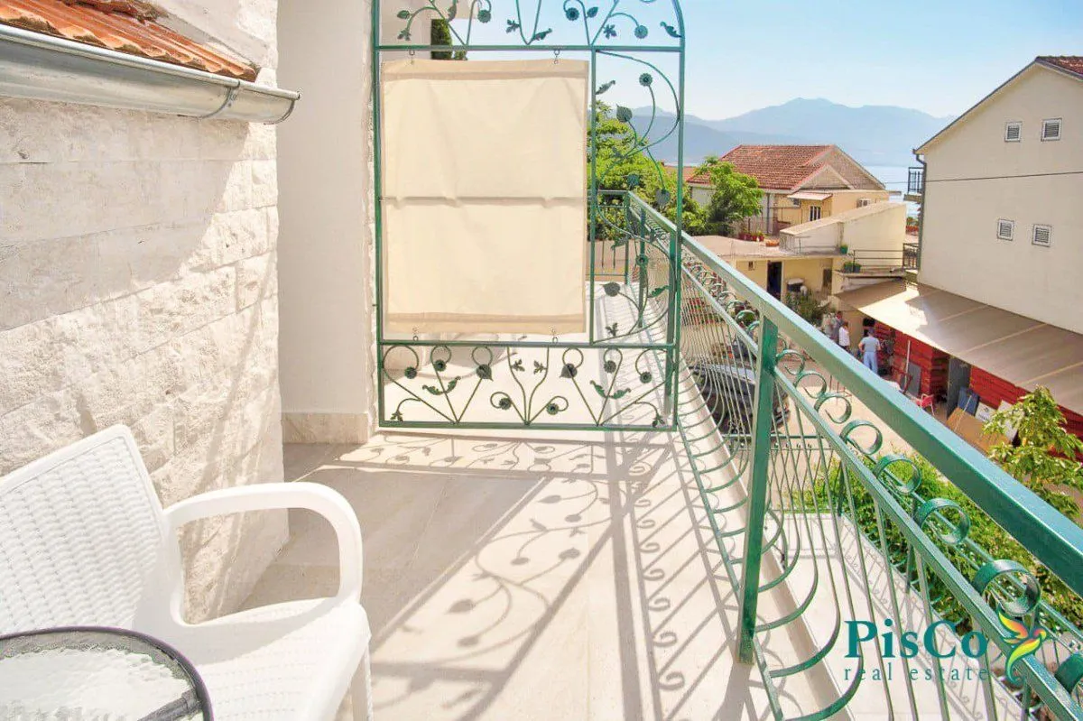 Prodaja, četvorosoban stan, 200m², Herceg Novi, Crna Gora