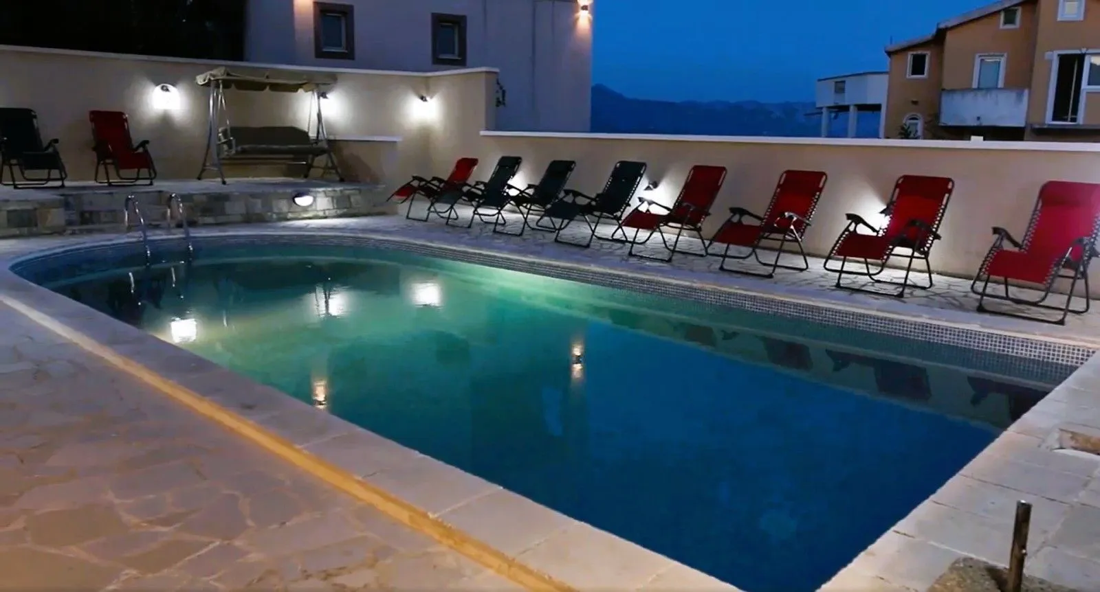 Izdavanje, kuća, 382m², Krimovica, Kotor