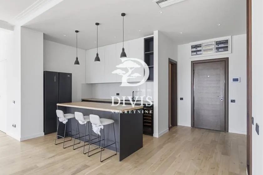 Izdavanje, stan, 205m², Dedinje Sve Podlokacije, Beograd