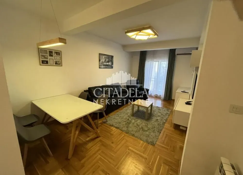 Izdavanje, trosoban stan, 53m², Gradska Bolnica, Zvezdara Sve Podlokacije