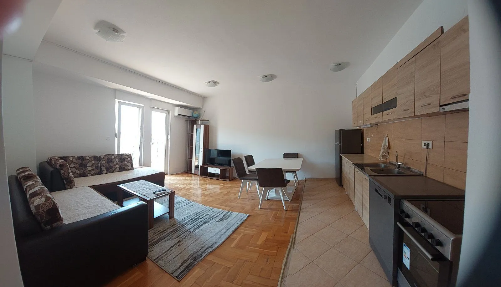 Izdavanje, dvosoban stan, 62m², Blok 9, Podgorica