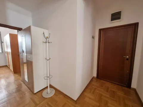 Rent, one bedroom apartment, 54m², Budva, Crna Gora - image 16