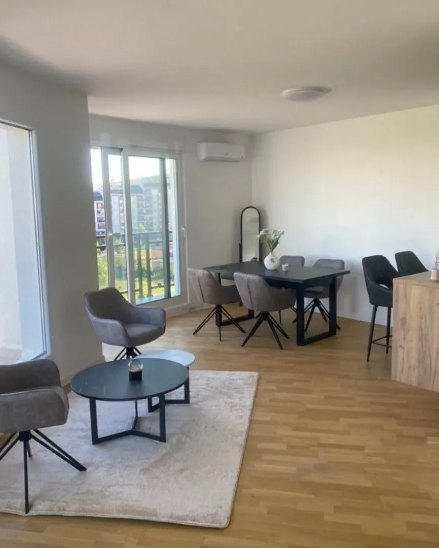 Izdavanje, dvosoban stan, 103m², Zabjelo, Podgorica