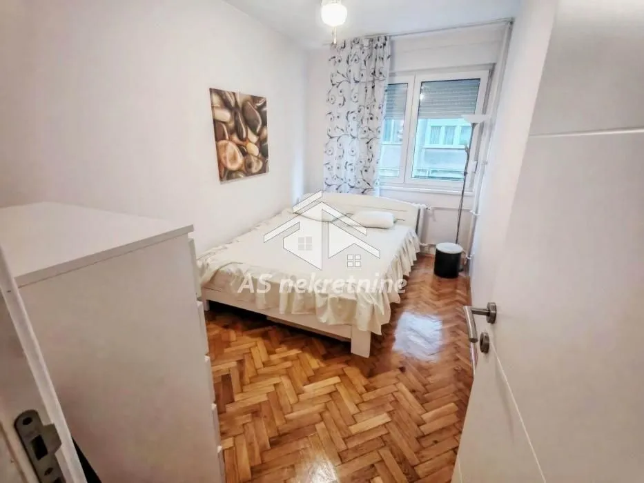 Rent, three bedroom apartment, 73m², Kalenić Pijaca, Vračar Sve Podlokacije