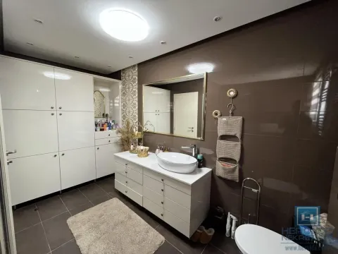 Prodaja, četvorosoban stan, 164m², Centar, Jagodina - image 24