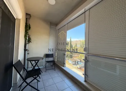Covered balcony with outdoor seating and a view of the surroundings. - image 7