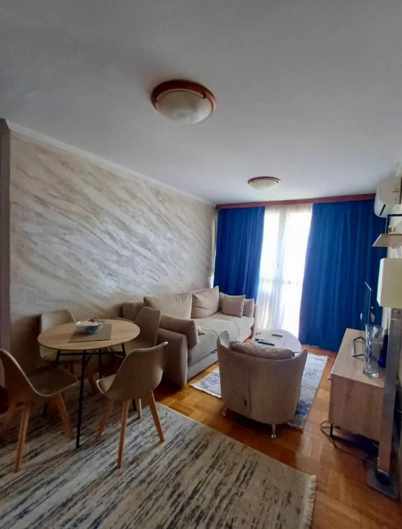 Izdavanje, jednosoban stan, 53m², Centar, Bar