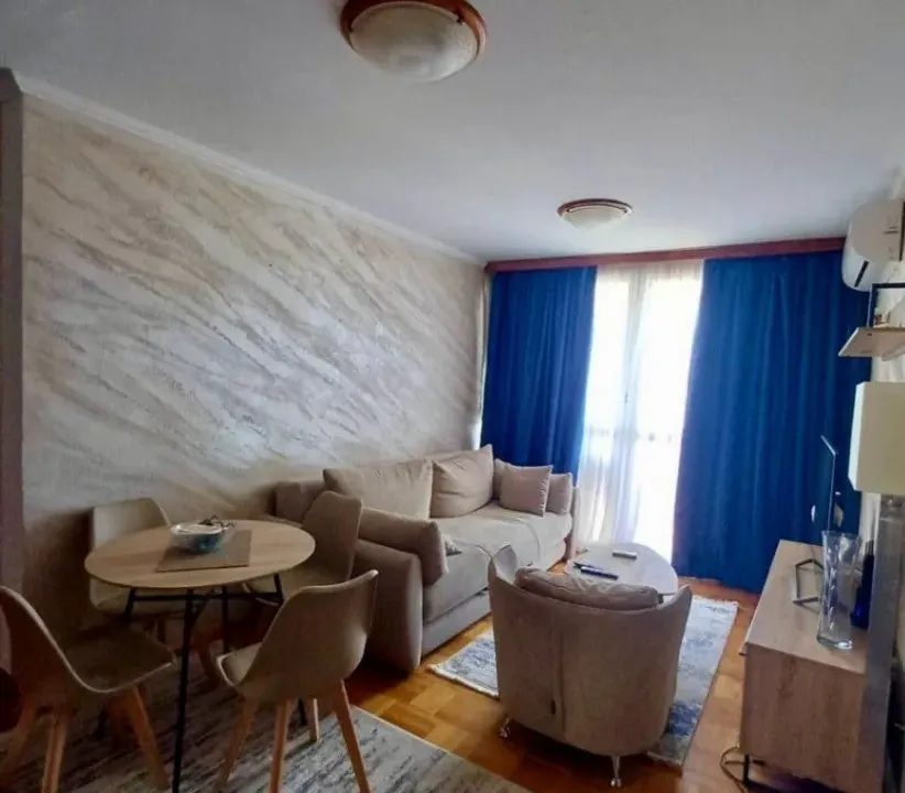 Izdavanje, jednosoban stan, 53m², Centar, Bar