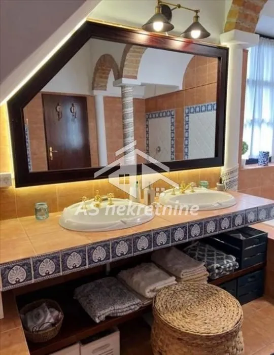 Izdavanje, kuća, 367m², Jajinci, Voždovac Sve Podlokacije