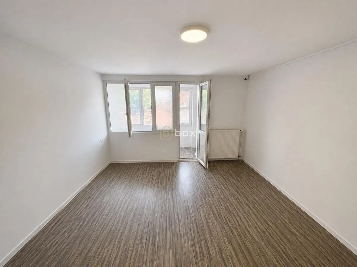 Rent, office space, 68m², Medijana, Niš