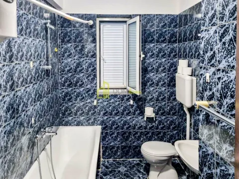 Izdavanje, kuća, 90m², Kotor, Crna Gora - image 9