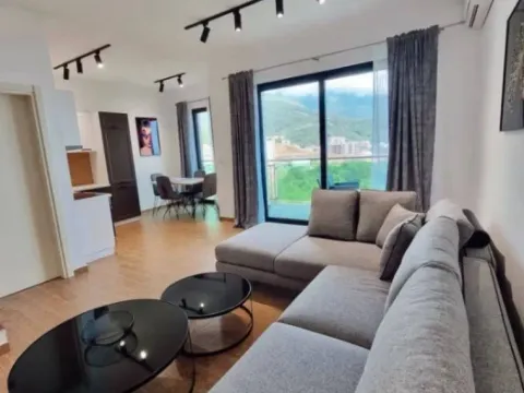 Izdavanje, dvosoban stan, 1300m², Bečići, Budva
