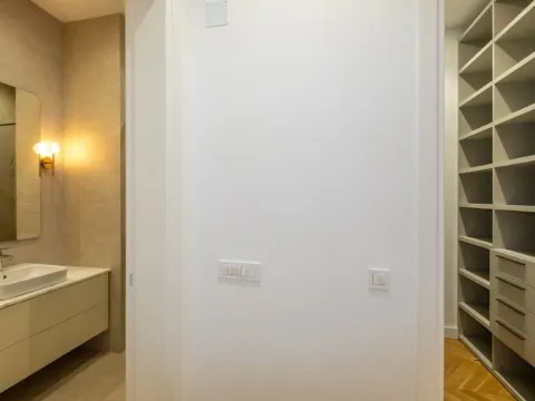 Izdavanje, trosoban stan, 205m², Podgorica, Crna Gora - image 9