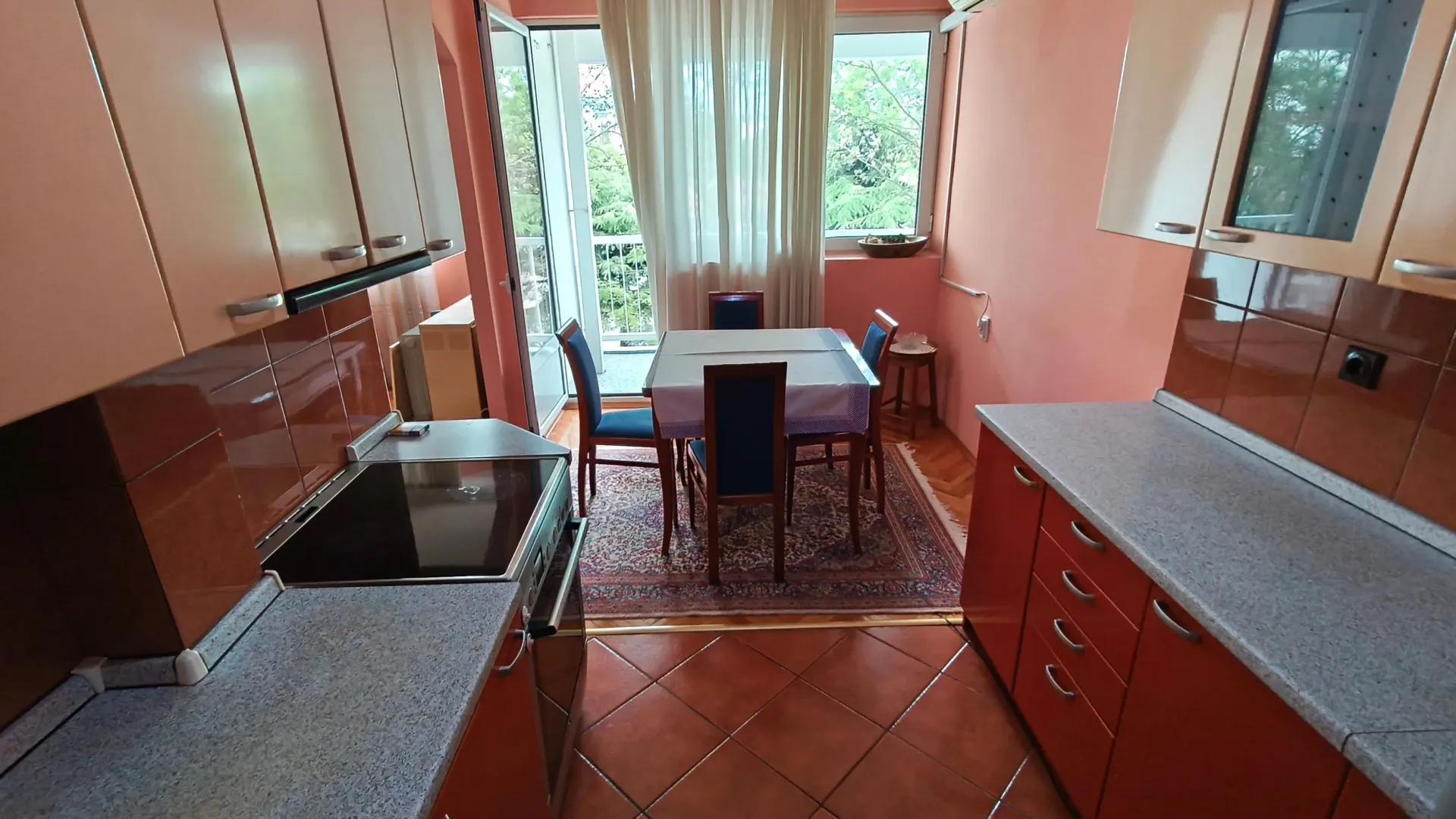 Prodaja, trosoban stan, 100m², Centar, Podgorica