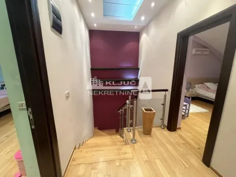 Sale, apartment, 340m², Kalenić Pijaca, Vračar Sve Podlokacije - image 2