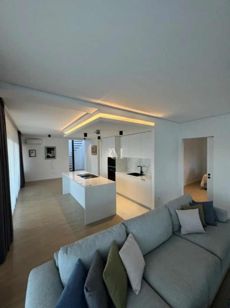Sale, three bedroom apartment, 263m², Bečići, Budva