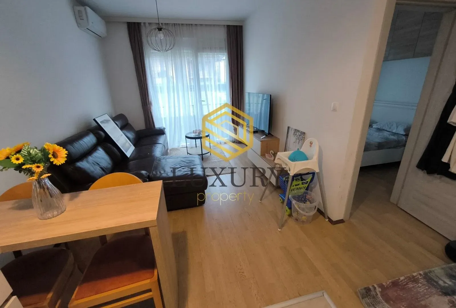 Izdavanje, jednosoban stan, 37m², Central Point, Podgorica
