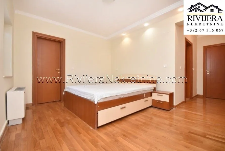 Prodaja, trosoban stan, 263m², Centar, Herceg Novi