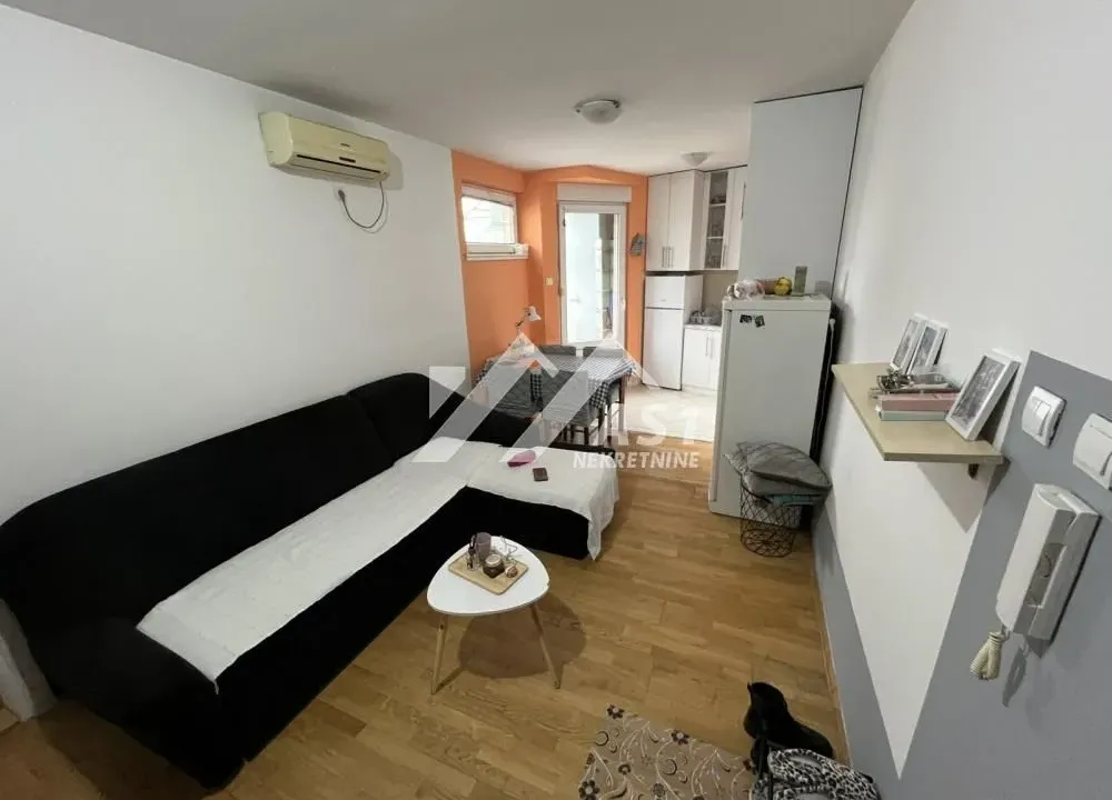 Izdavanje, dvosoban stan, 47m², Grbavica, Novi Sad Sve Podlokacije