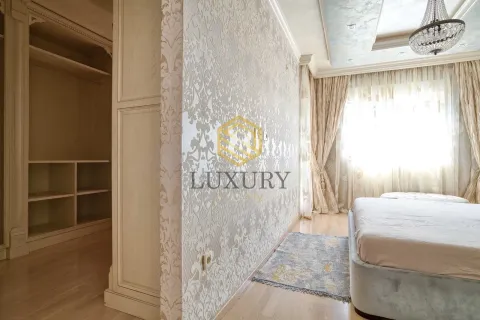 Spacious bedroom with a double bed and built-in closet. - image 15