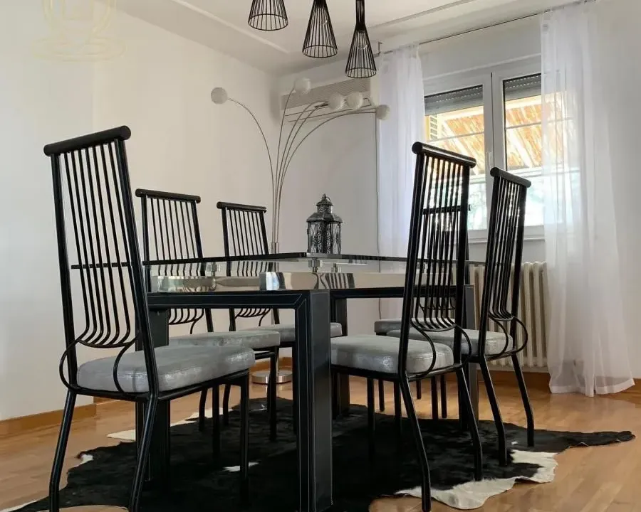 Izdavanje, četvorosoban stan, 135m², Savski Venac, Beograd