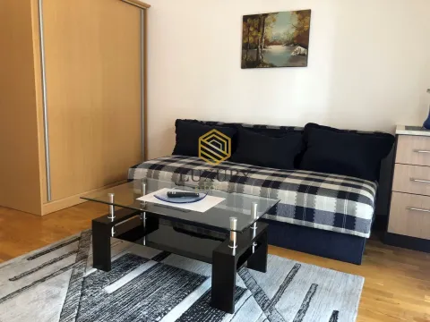 Rent, studio apartment, 33m², City Kvart, Podgorica - image 2