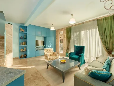 Izdavanje, trosoban stan, 247m², Sveti Stefan, Budva - image 3