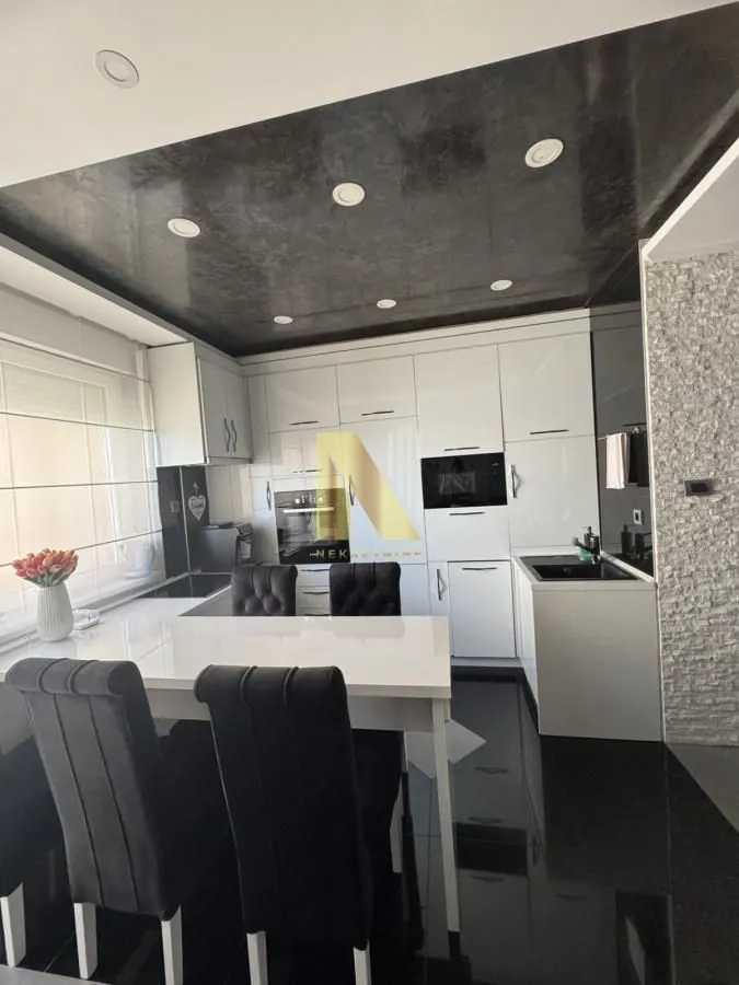 Prodaja, četvorosoban stan, 78m², Podbara, Novi Sad Sve Podlokacije
