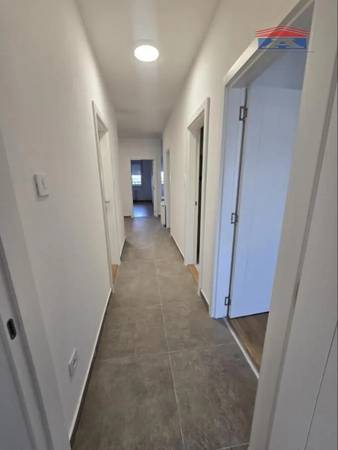 Prodaja, četvorosoban stan, 95m², Avijatičarsko naselje, Novi Sad Sve Podlokacije