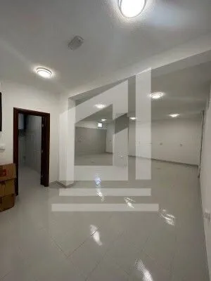 Izdavanje, poslovni prostor, 144m², Tološi, Podgorica