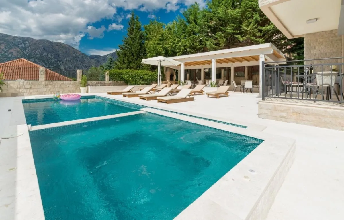 Sale, house, 240m², Stoliv, Kotor