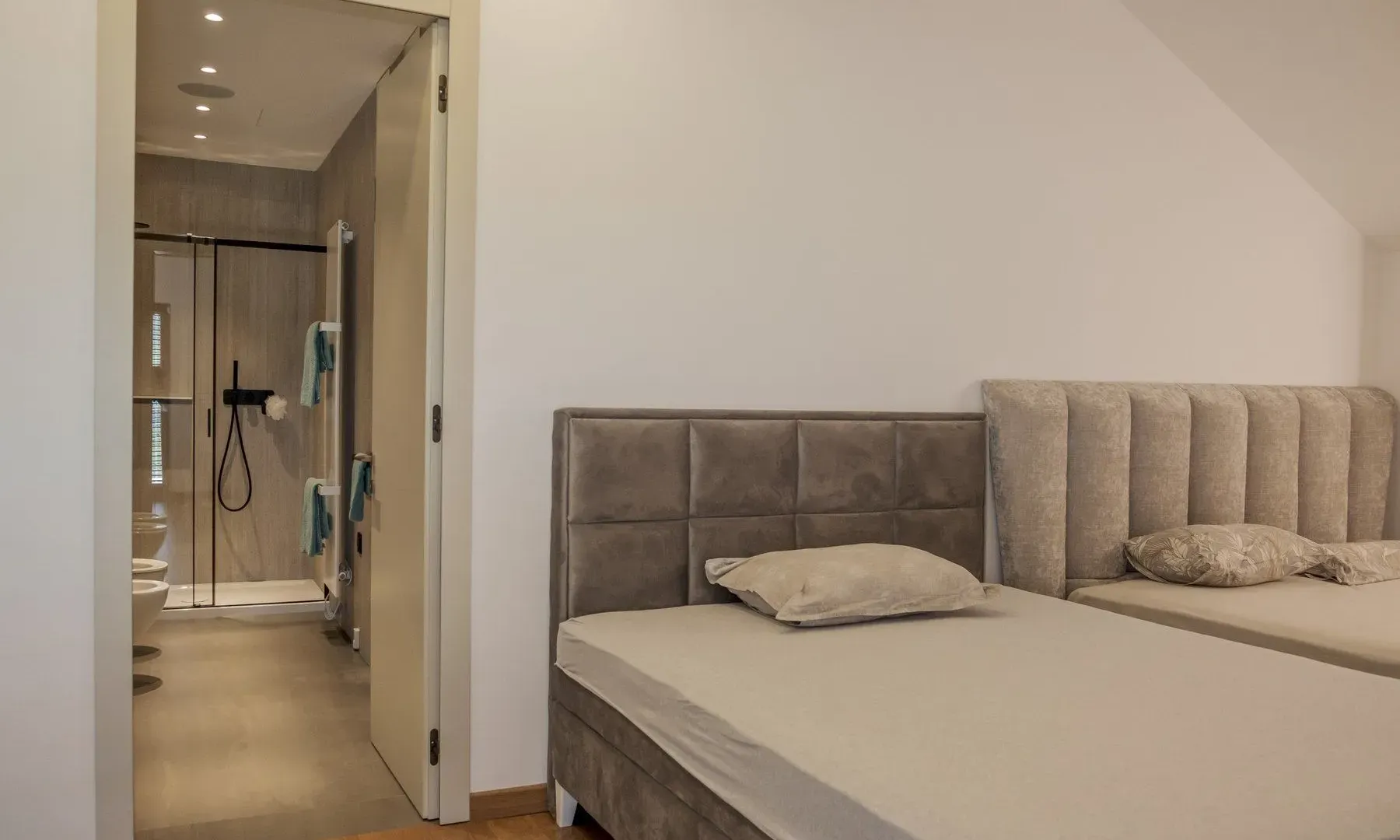 Sale, house, 498m², Zabjelo, Podgorica