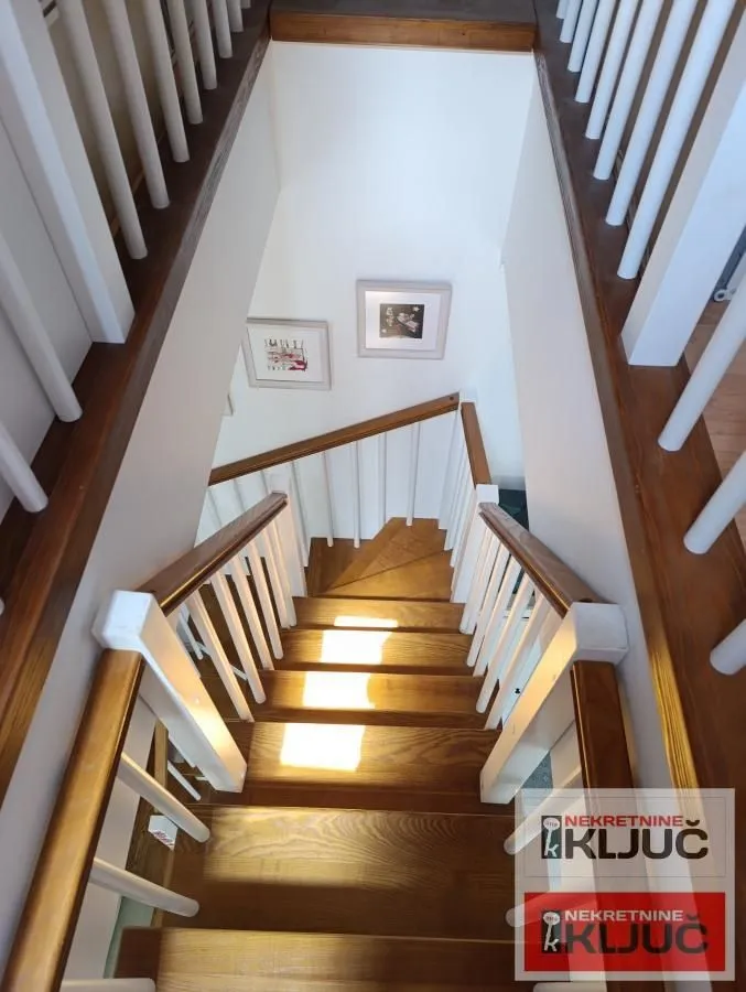 Prodaja, četvorosoban stan, 95m², Centar, Novi Sad